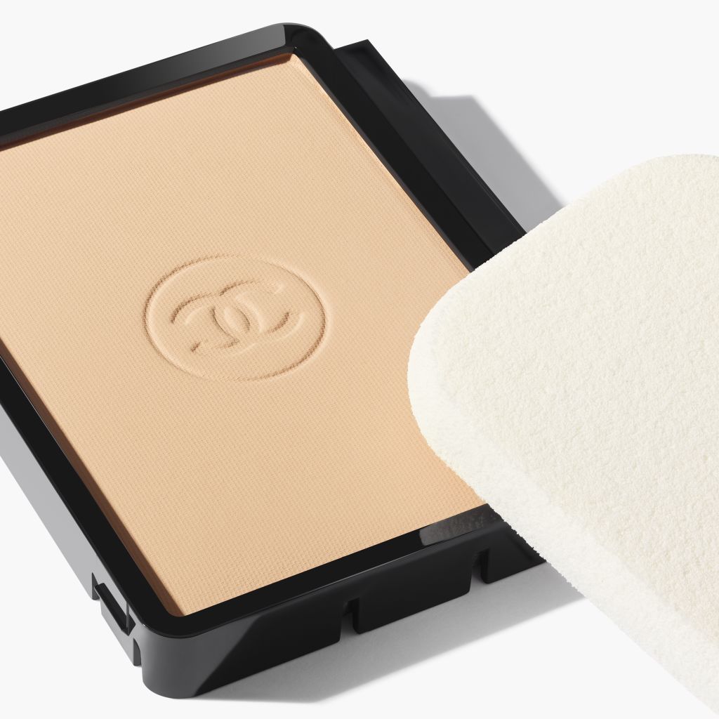 Chanel - Ultra Le Teint Compact Foundation - BD121 - 0.45 sale Oz - NIB