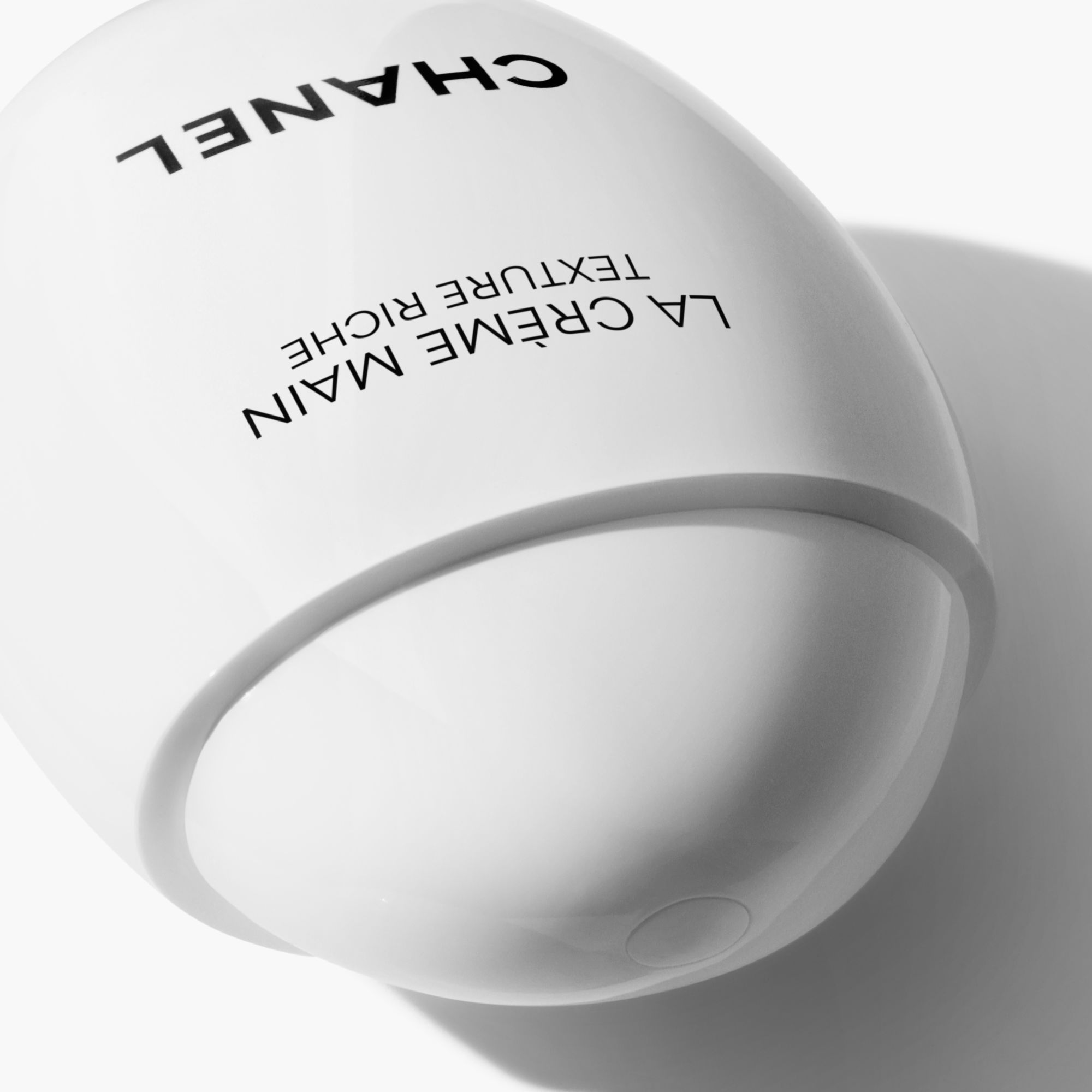 CHANEL La CrÈme Main Texture Riche Nourish-protect-illuminate