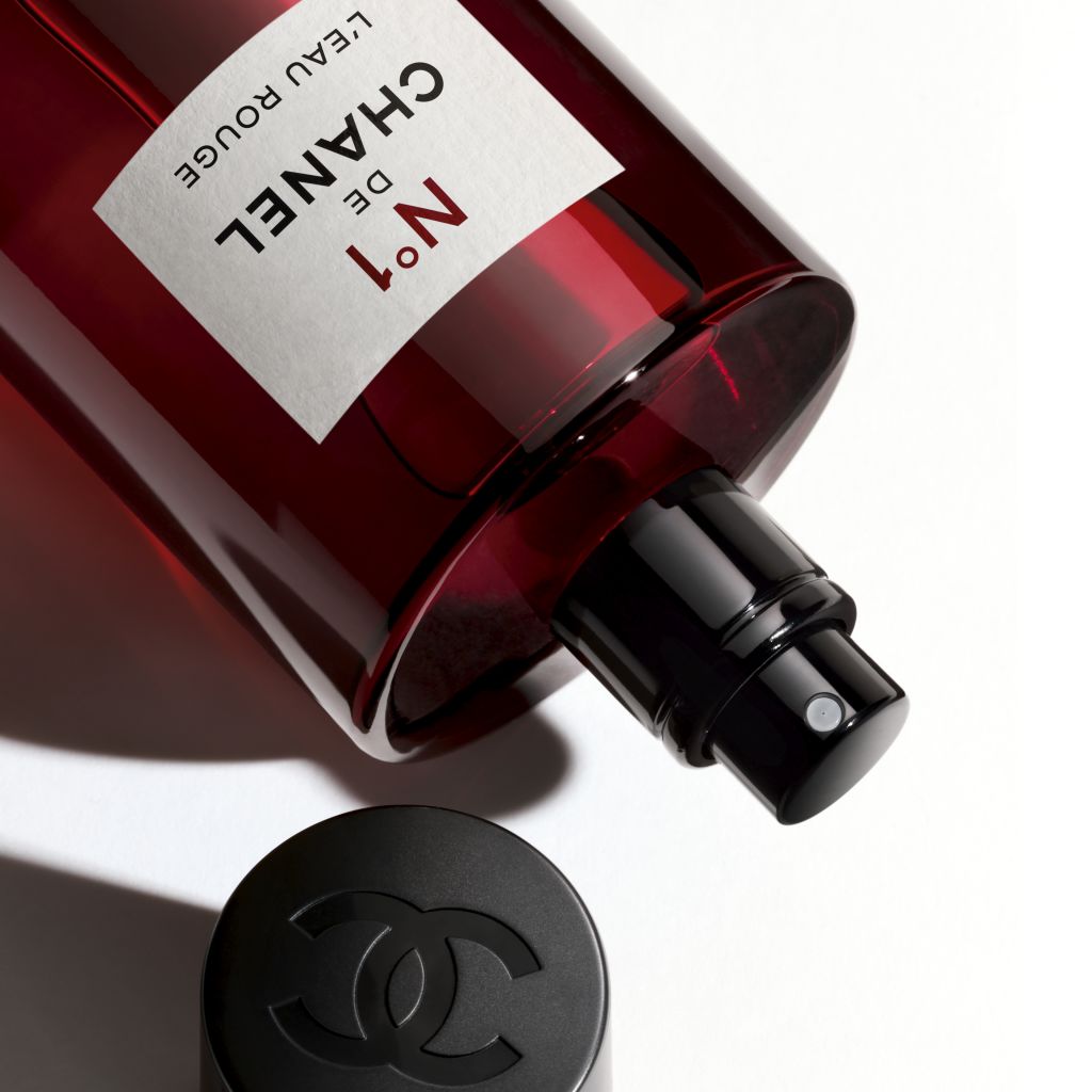 CHANEL N°1 De Chanel L'eau Rouge Revitalizing Fragrance Mist