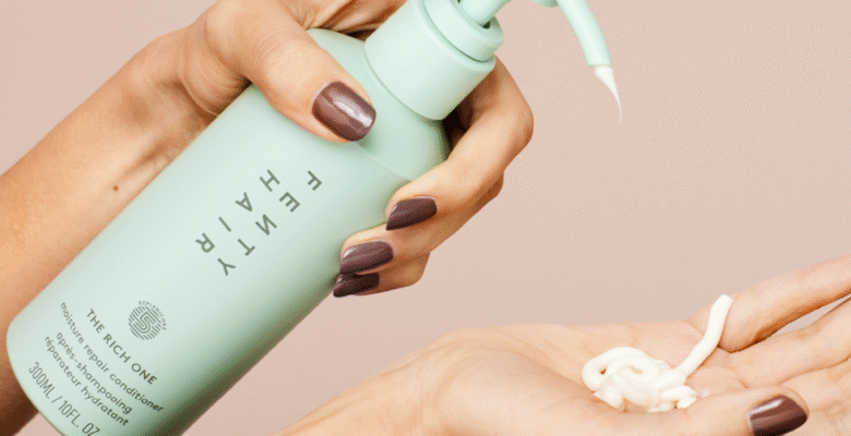 Fett hår og tørre tupper – slik får du balanse i håret 