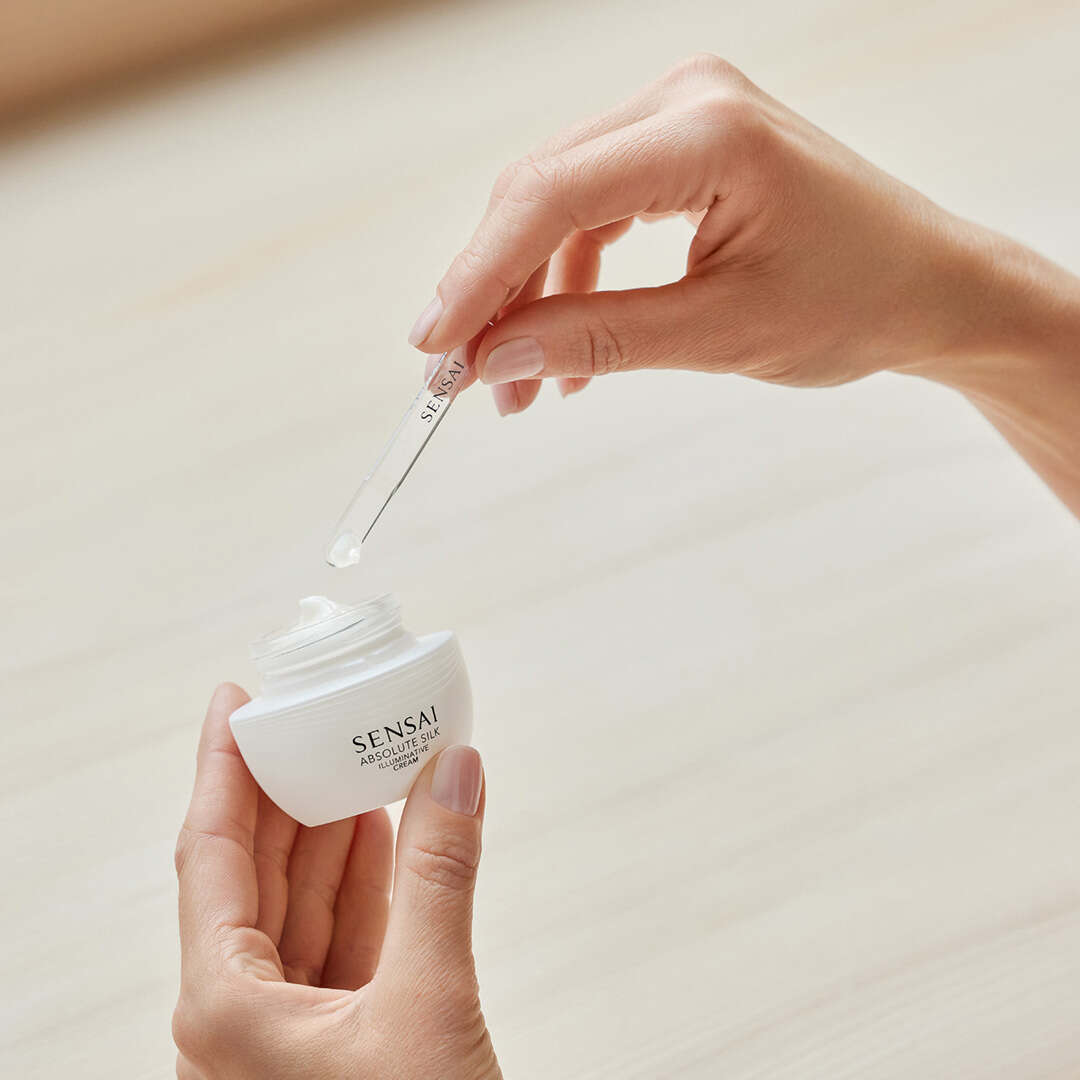 Sensai Absolute Silk Illuminative Cream 40 ml - Fredrik & Louisa