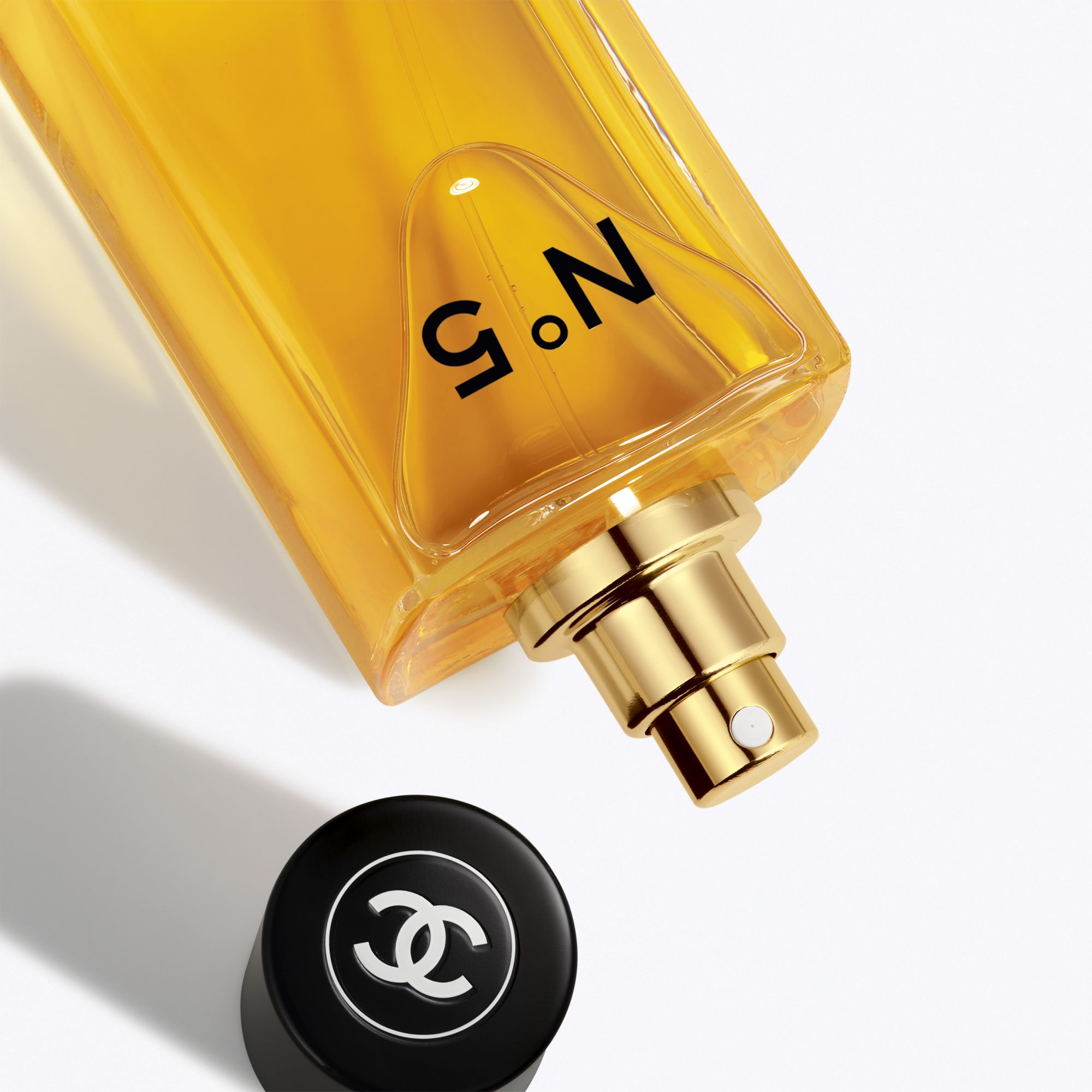 CHANEL N°5 Eau De Toilette Spray - Fredrik & Louisa